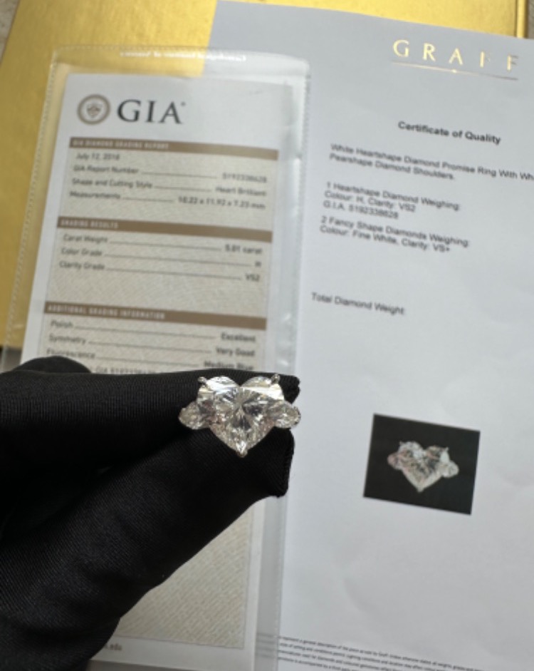 Кольцо Graff Promise Heart Shape Diamond Engagement Ring 5 01ct H/VS2