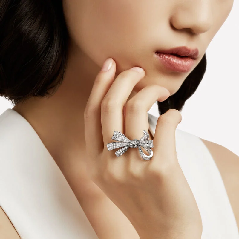 Кольцо Graff Tilda s Bow Double Knot Diamond Ring RGR594