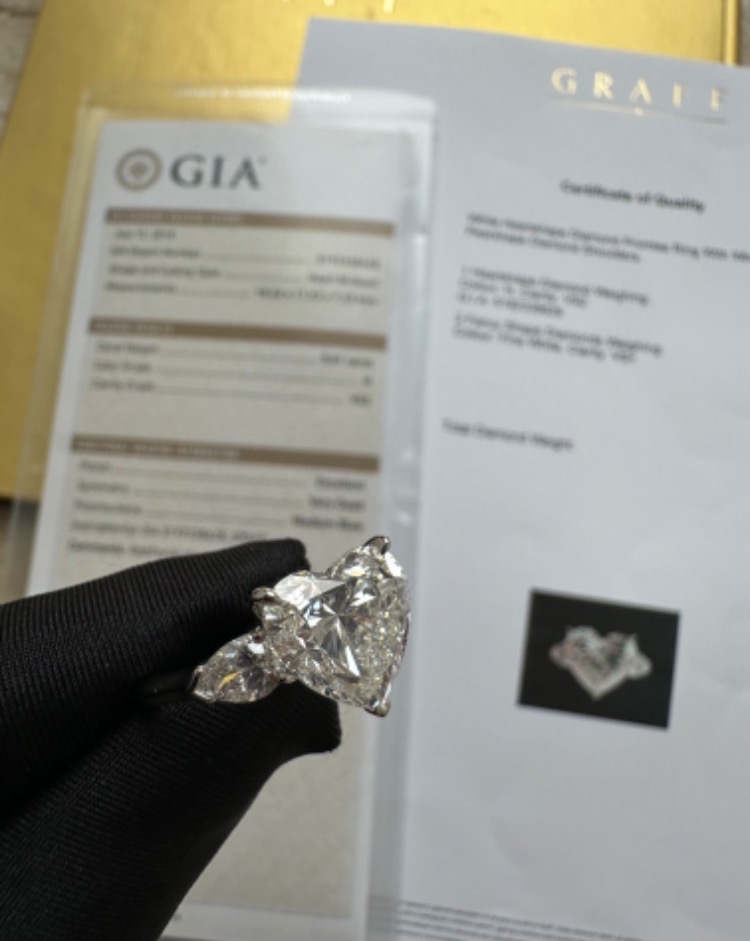 Кольцо Graff Promise Heart Shape Diamond Engagement Ring 5 01ct H/VS2