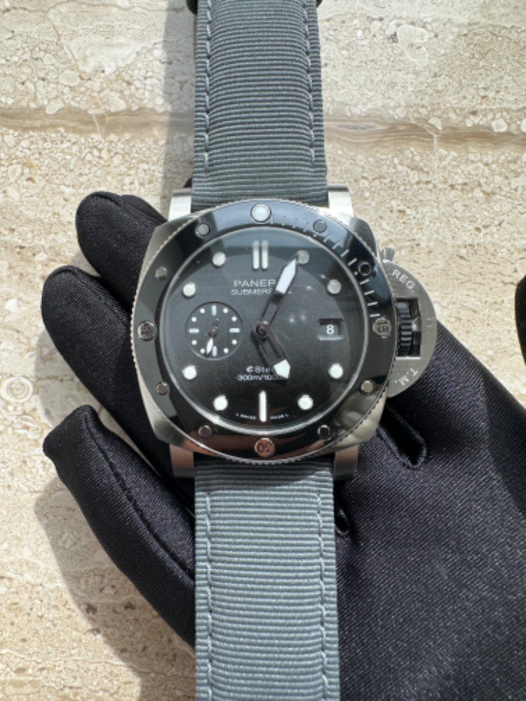 Часы Panerai Officine Submersible QuarantaQuattro ESteel Grigio Roccia PAM01288